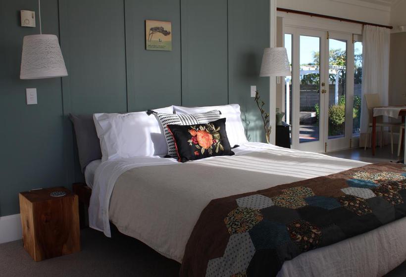 Browns Boutique Bed And Breakfast 9