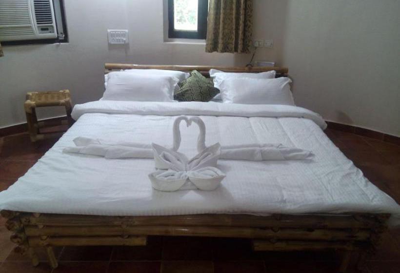 Resort Mowglis Den 1