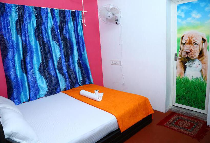 Bed and Breakfast White Pepper Funky Art Beach House