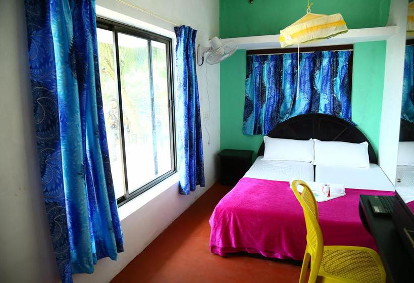 Bed and Breakfast White Pepper Funky Art Beach House 12