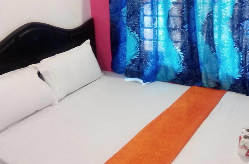 Bed and Breakfast White Pepper Funky Art Beach House 17