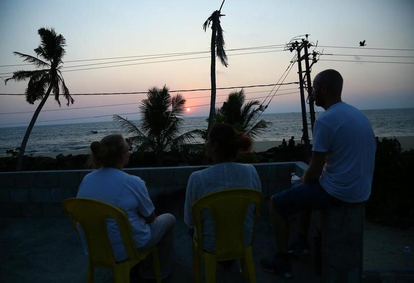 Bed and Breakfast White Pepper Funky Art Beach House 8