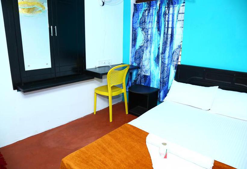 Bed and Breakfast White Pepper Funky Art Beach House 9