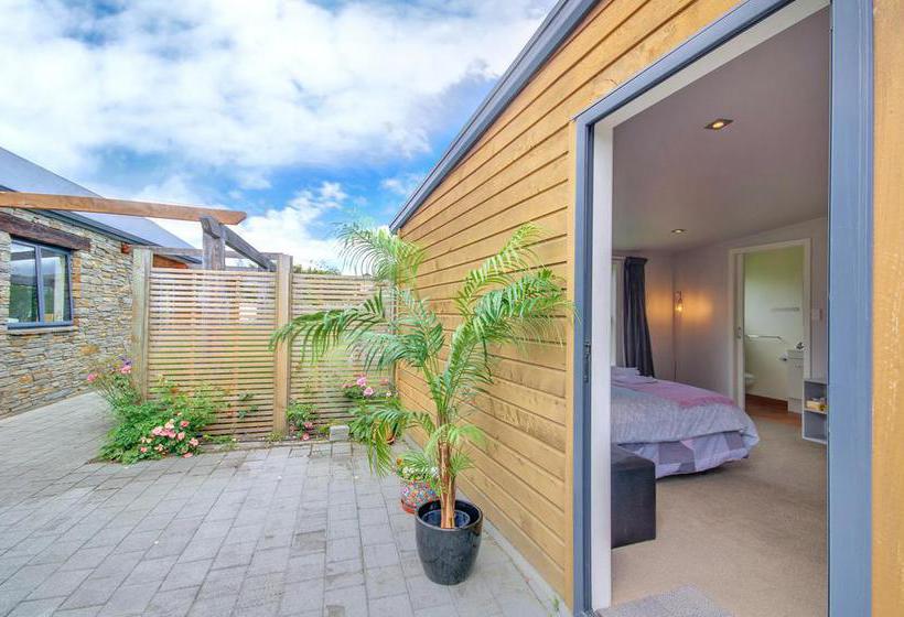 Bed and Breakfast Stylish Mountain View Cottage 1