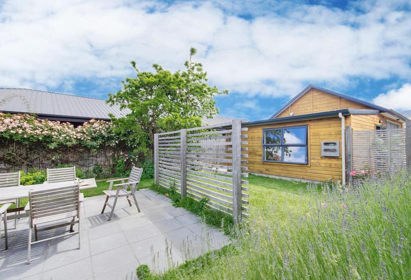 Bed and Breakfast Stylish Mountain View Cottage 10