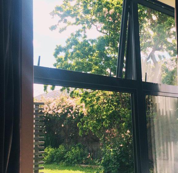 Bed and Breakfast Stylish Mountain View Cottage 12