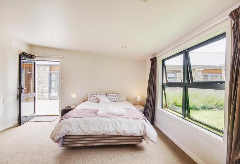 Bed and Breakfast Stylish Mountain View Cottage 3