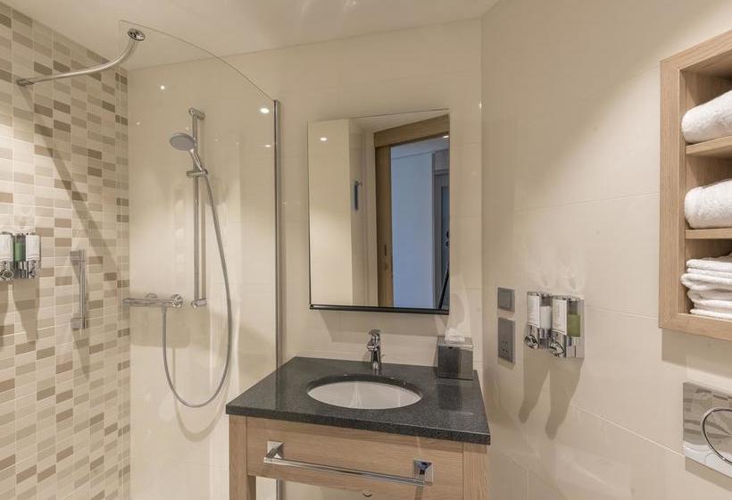 Hotel Hampton by Hilton Freiburg 10