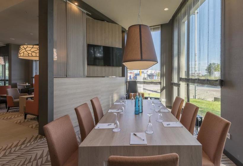 Hotel Hampton by Hilton Freiburg 14