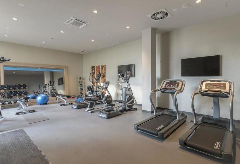 Hotel Hampton by Hilton Freiburg 18