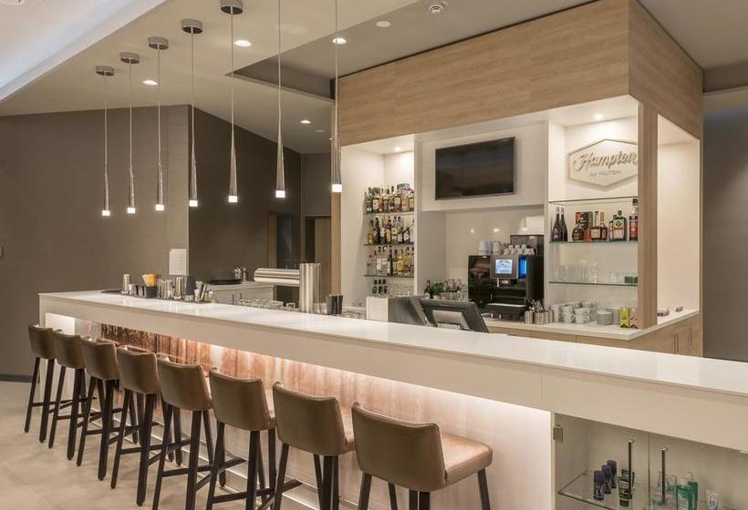 Hotel Hampton by Hilton Freiburg 19