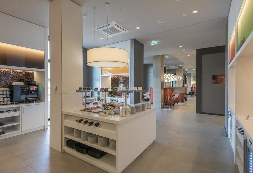 Hotel Hampton by Hilton Freiburg 20