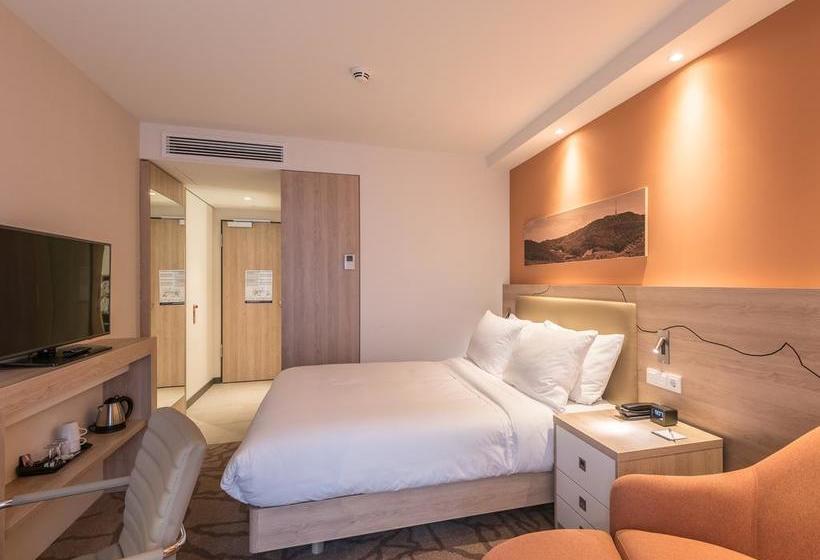 Hotel Hampton by Hilton Freiburg 7