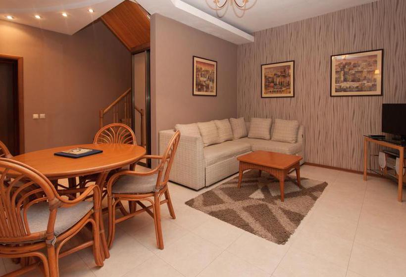 Hotel Golden Coast 9