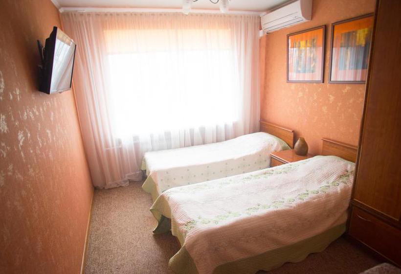 Hotel Yuzhnaia Noch 1