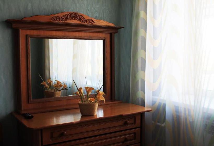 Hotel Yuzhnaia Noch 11