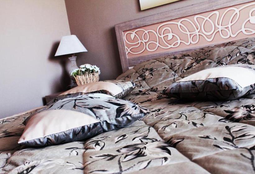 Hotel Yuzhnaia Noch 12