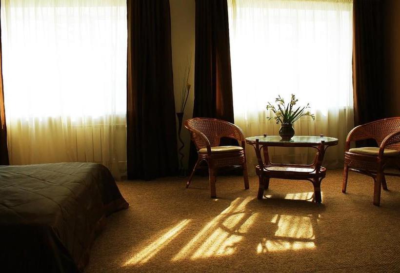 Hotel Yuzhnaia Noch 18