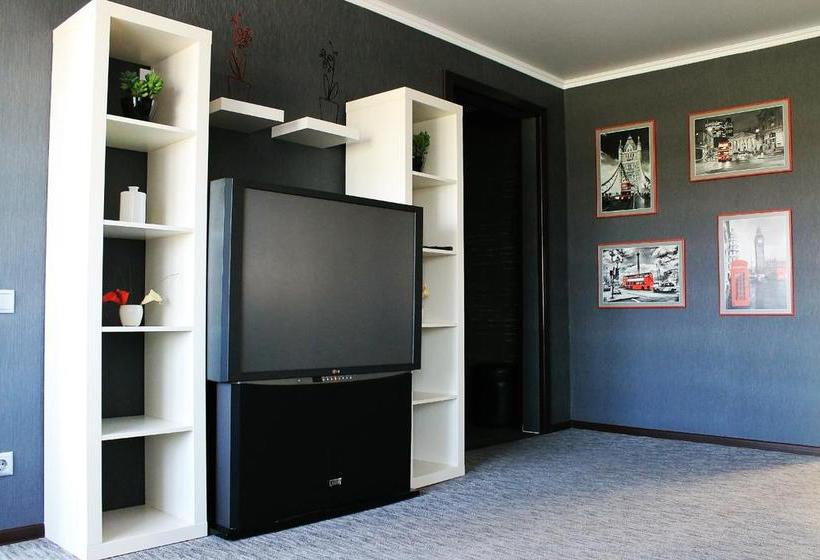 Hotel Yuzhnaia Noch 5