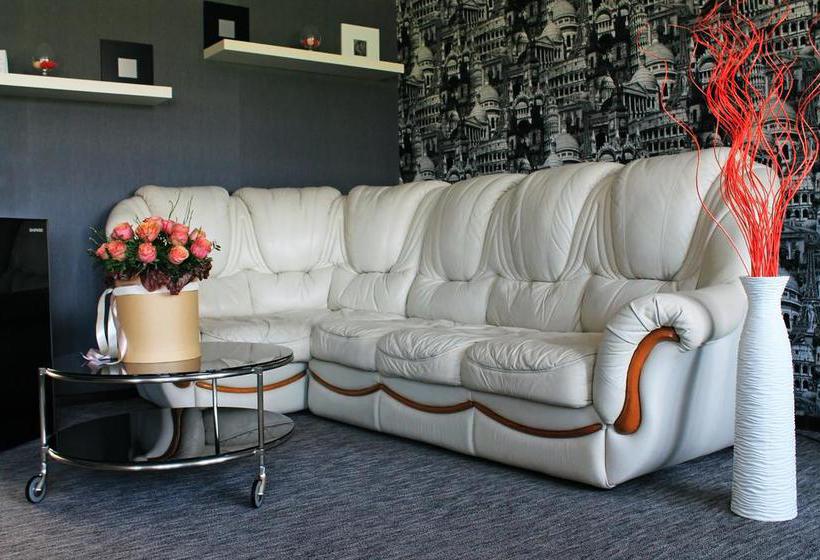 Hotel Yuzhnaia Noch 6