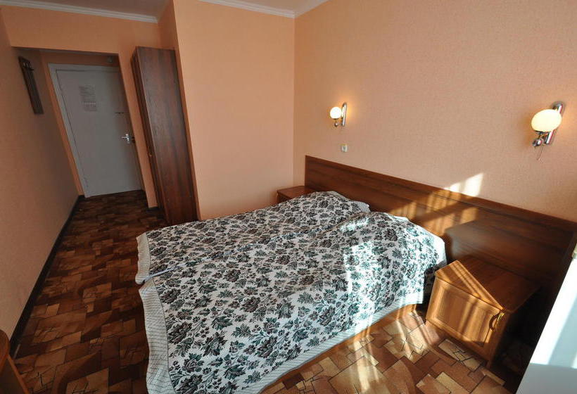 Hotel Druzhbarostov 11