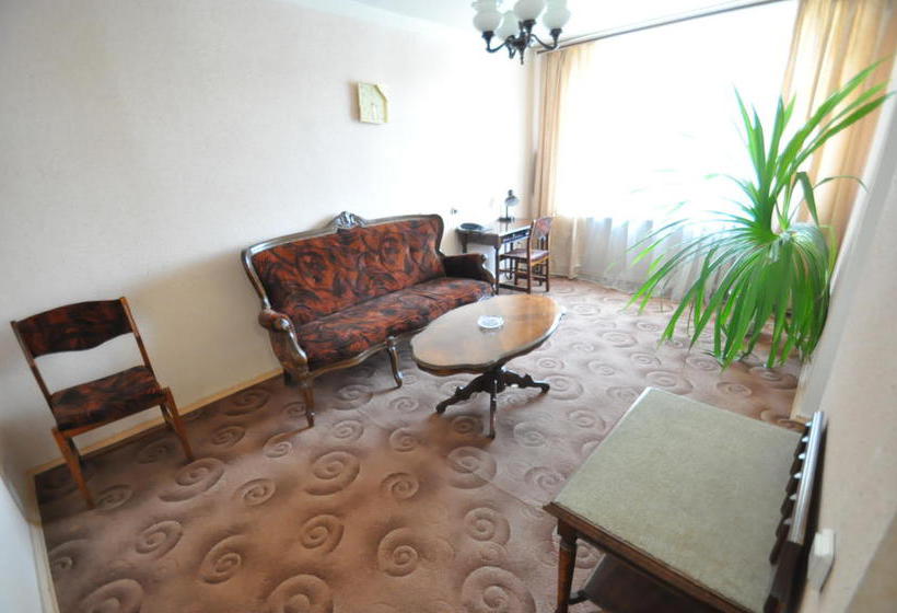 Hotel Druzhbarostov 13