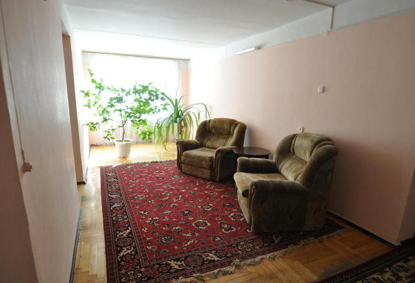 Hotel Druzhbarostov 14