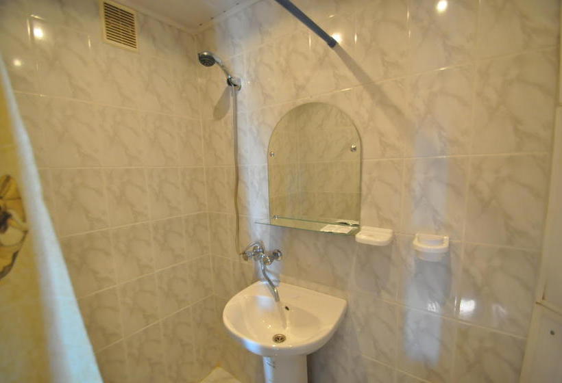 Hotel Druzhbarostov 15