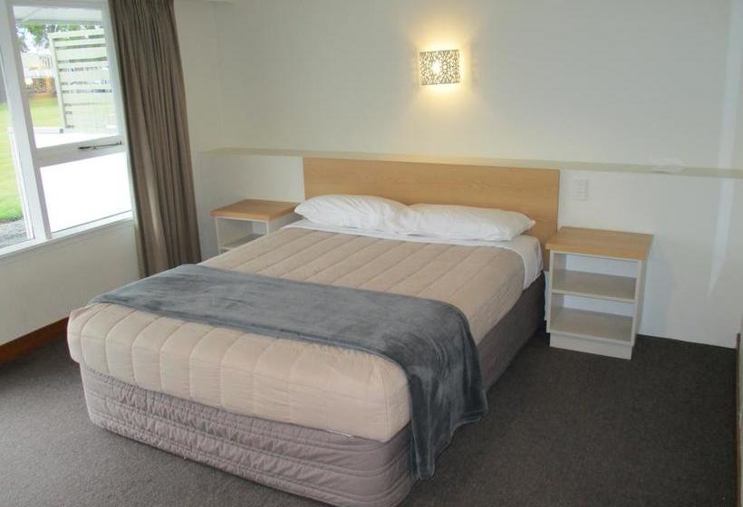 Hotel The Redwood South Island