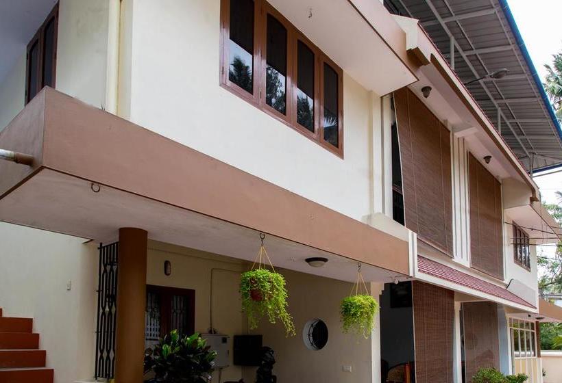 Hotel Oyo Rooms Petttah Railway Station 1