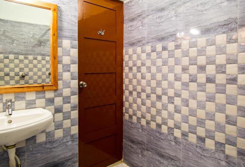 Hotel Oyo Rooms Petttah Railway Station 17