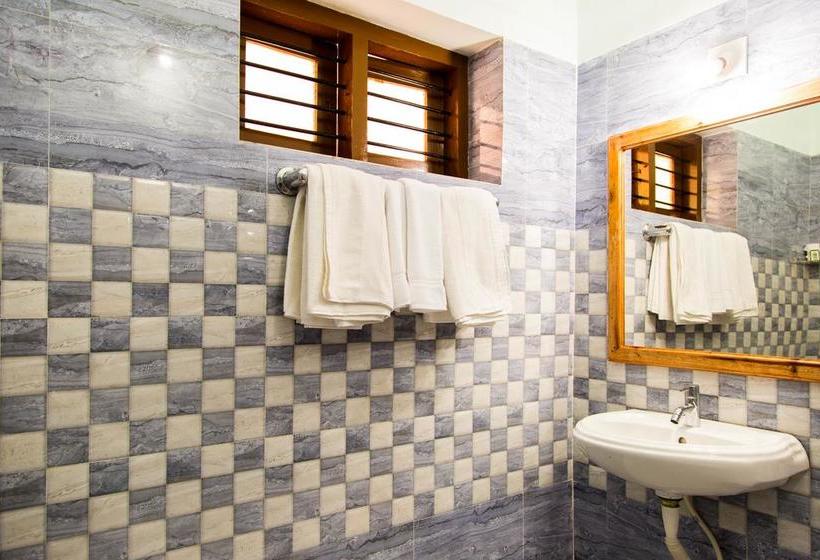 Hotel Oyo Rooms Petttah Railway Station 18