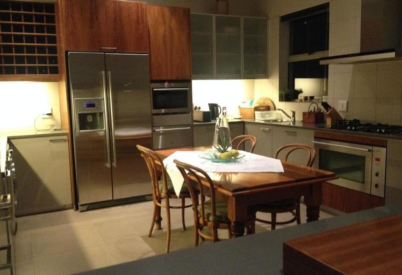 Bed and Breakfast Family Home In Vredehoek 4