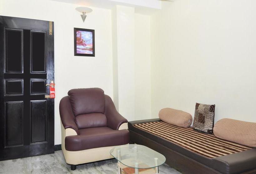 Hotel Oyo Rooms Near Palakarai Bridge 8