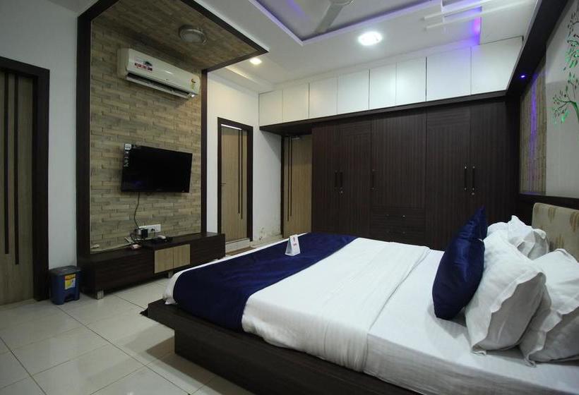 Hotel Oyo Apartments Corporate Road 12