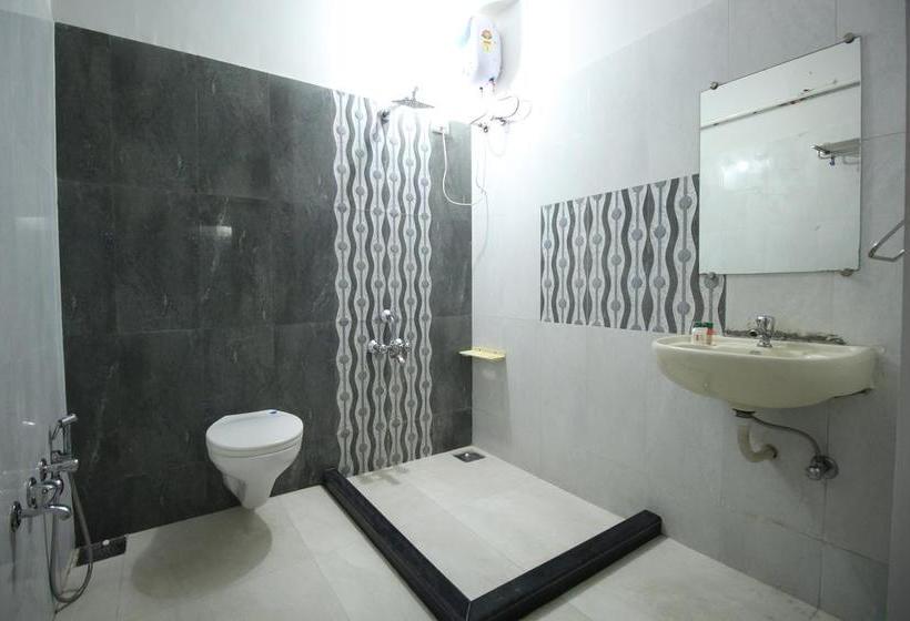 Hotel Oyo Apartments Corporate Road 13