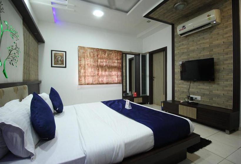 Hotel Oyo Apartments Corporate Road 3