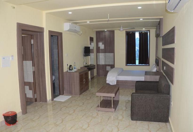 Resort Sukhdeo Palace 9