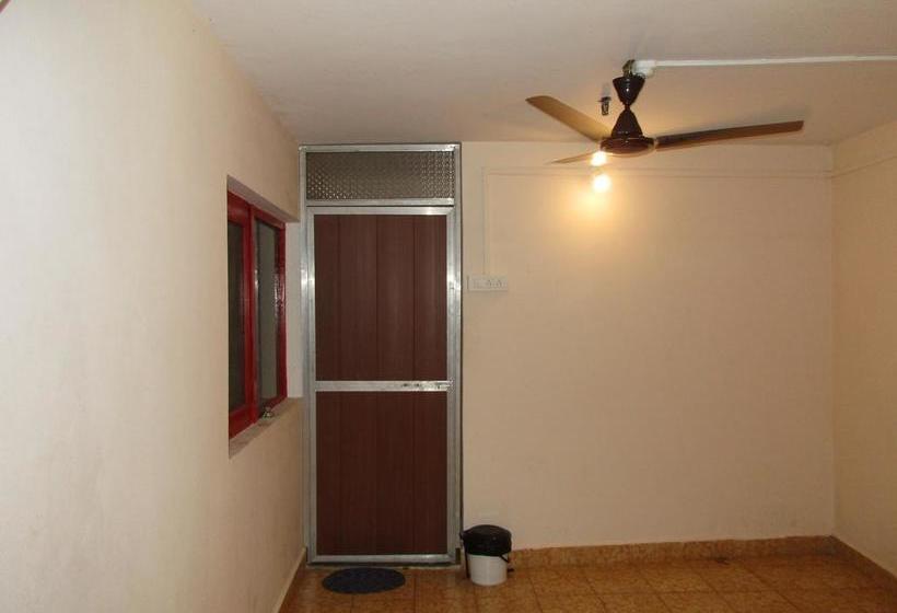 Roadhouse Hostels Arambol Goa 12