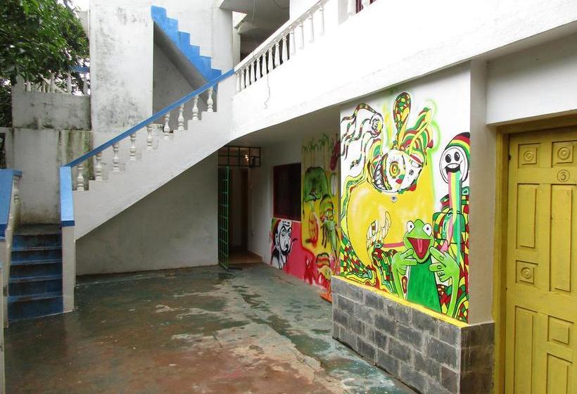 Roadhouse Hostels Arambol Goa 4