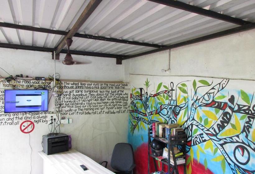 Roadhouse Hostels Arambol Goa 7