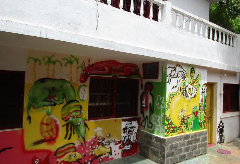 Roadhouse Hostels Arambol Goa 8