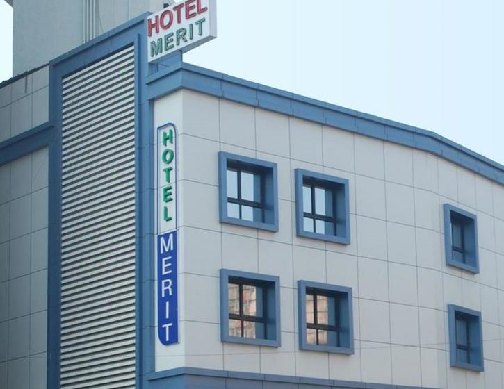 Hotel Merit 12