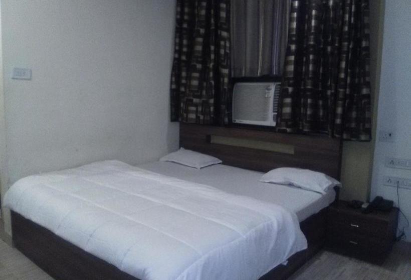 Hotel S B D Guest House 1