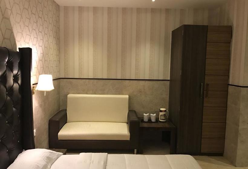 Hotel S B D Guest House 12