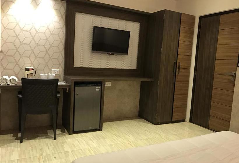 Hotel S B D Guest House 14