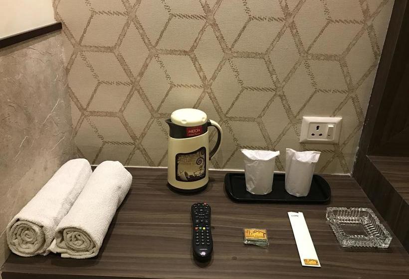 Hotel S B D Guest House 15