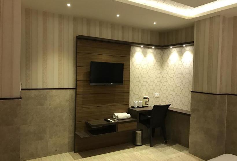 Hotel S B D Guest House 4