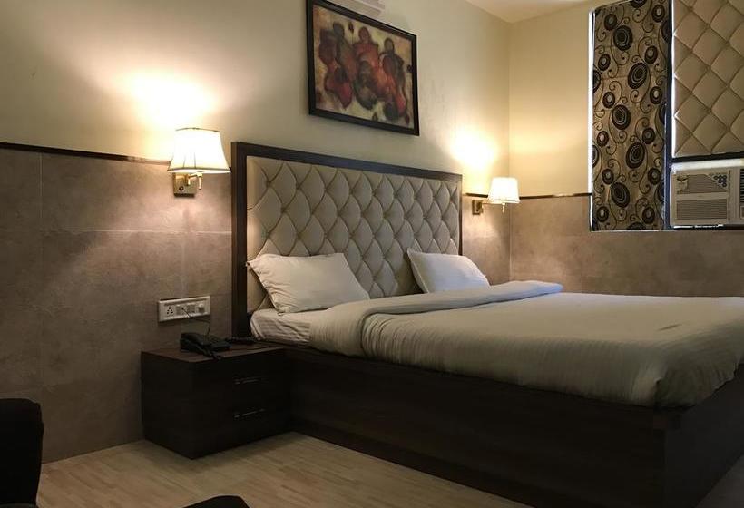 Hotel S B D Guest House 7