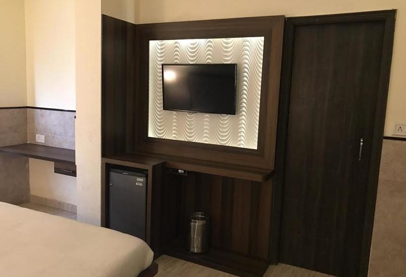 Hotel S B D Guest House 9